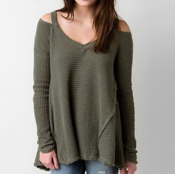 Free People Moonshine Cold Shoulder Sweater in Military Green Size:S | NWOT - Picture 1 of 9